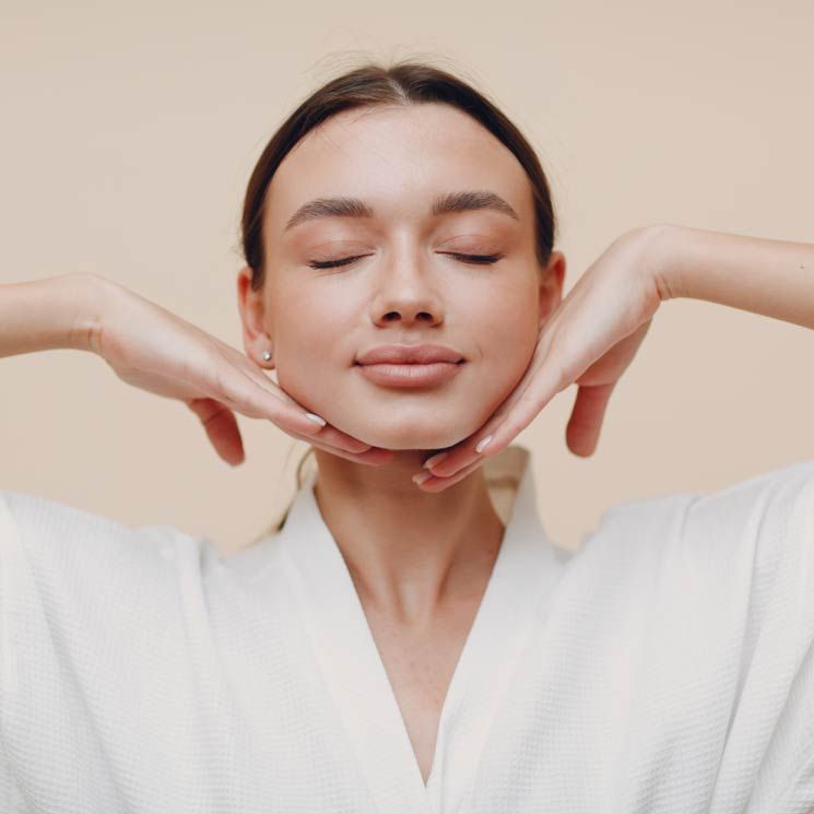 7 Effective Face Exercises to Slim Down Cheeks & Jawline
